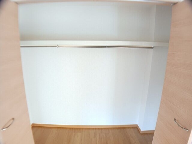 物件内観写真12　(たっぷりとした収納スペースです)