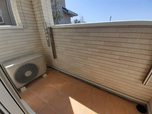 物件内観写真13　(お洗濯にも便利なバルコニー付き)