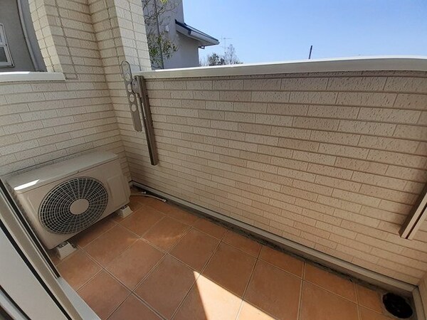 バルコニー(お洗濯にも便利なバルコニー付き)