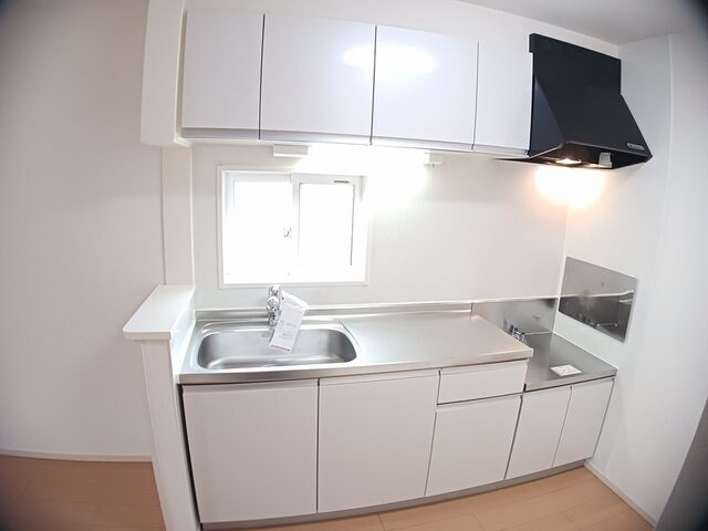 物件内観写真4　(コンパクトなキッチンで掃除もラクラク)