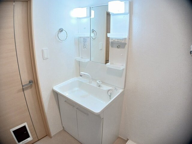 物件内観写真6　(忙しい朝には欠かせない洗面所です)