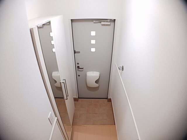 物件内観写真10　(落ち着いた玄関です)