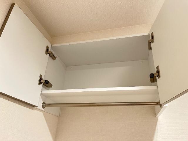 物件内観写真22　(洗濯機上段収納)