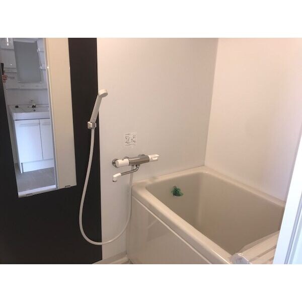 浴室(※写真は同じマンションの違う部屋のものになります。)