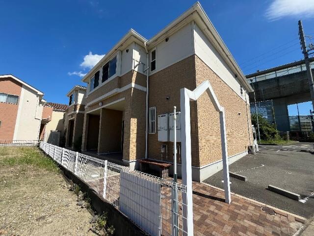 物件外観写真2　(外観写真（昼）)