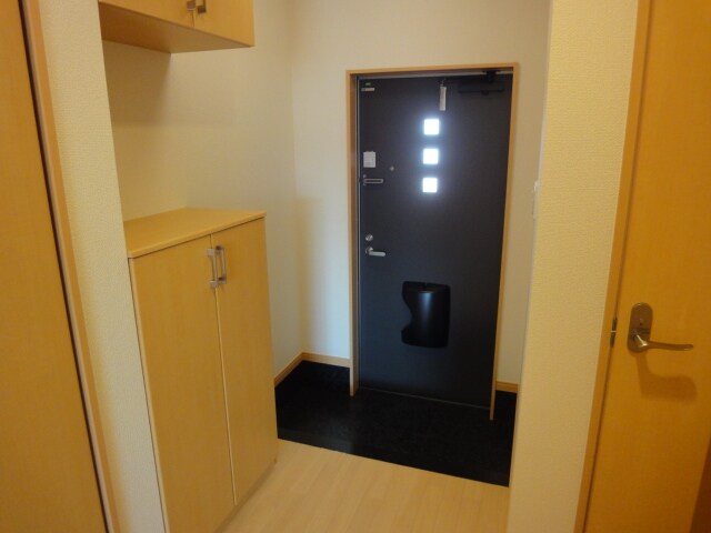 物件内観写真16　(玄関)