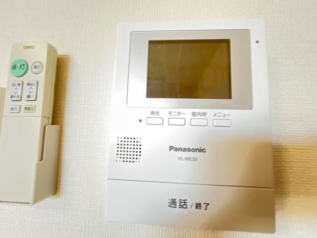 物件内観写真11　(カメラ付インターホン)