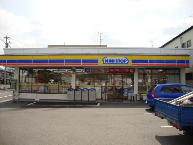 物件外観写真7　(ミニストップ（コンビニ）まで269ｍ)