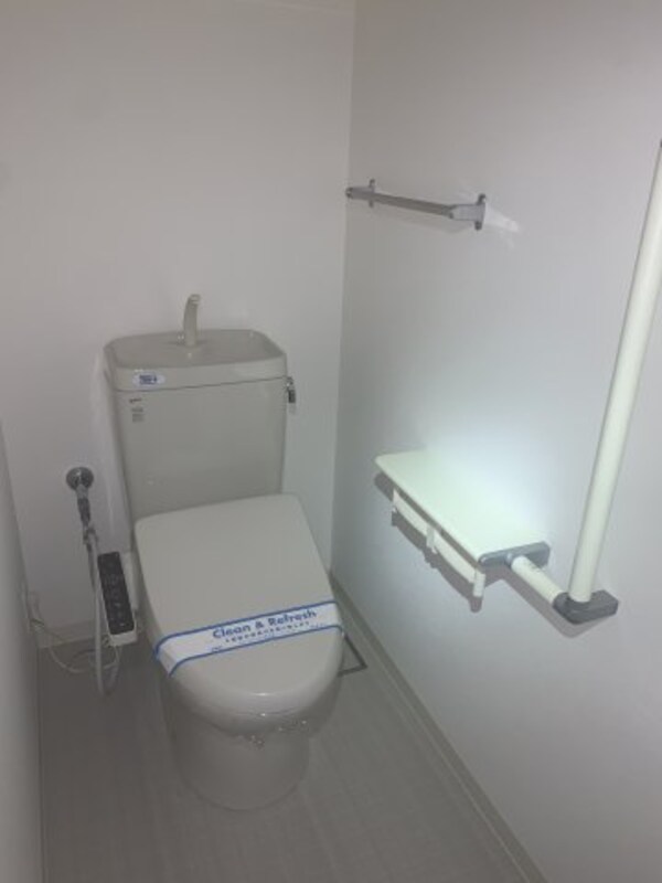 トイレ(※写真は同じマンションの違う部屋のものになります。)