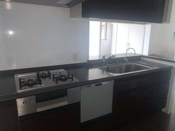 キッチン(※写真は同じマンションの違う部屋のものになります。)
