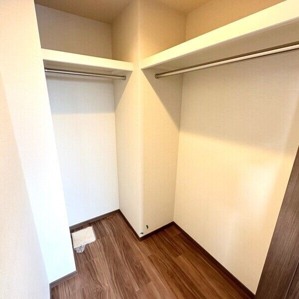 物件内観写真11　(ウォークインクローゼット)