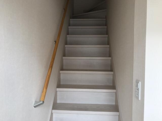 物件内観写真21　(階段)
