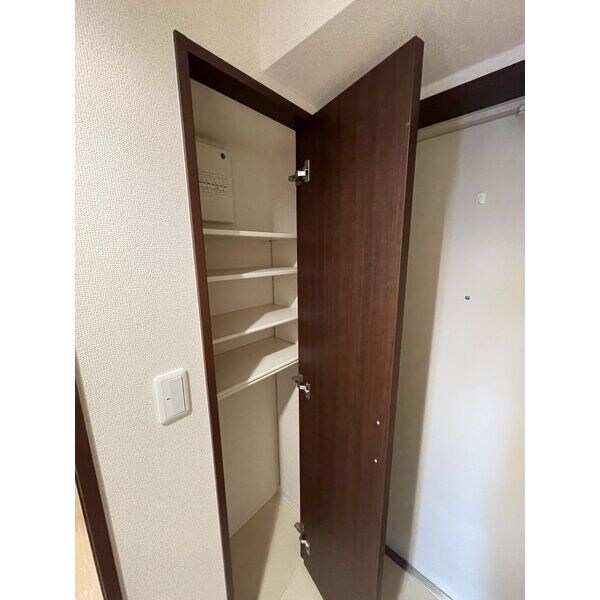その他(※写真は同じマンションの違う部屋のものになります。)