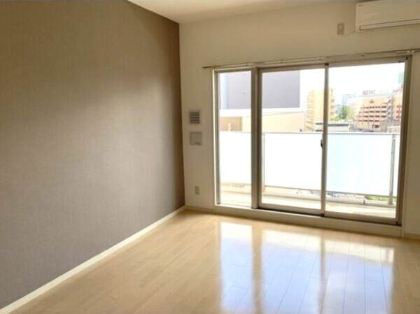 居室(※写真は同じマンションの違う部屋のものになります。)