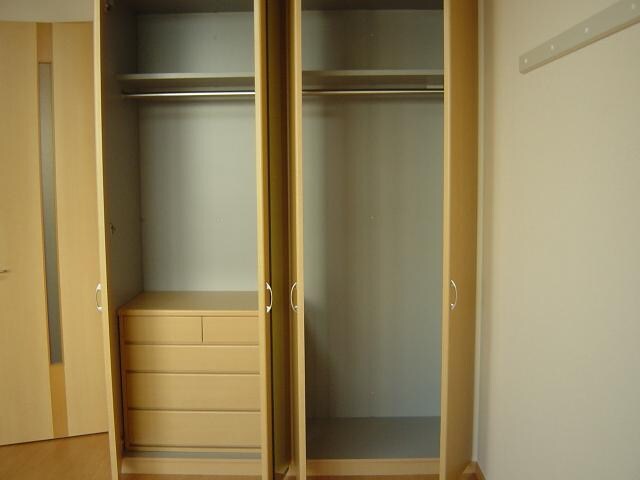 物件内観写真10　(クローゼット（中）)