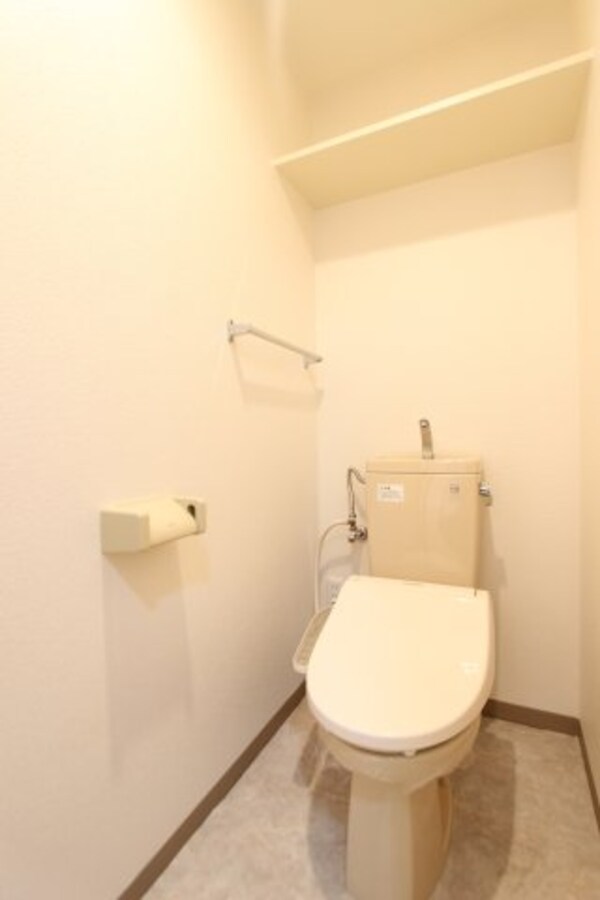 トイレ(※別部屋のお写真で、現況優先と致します。)