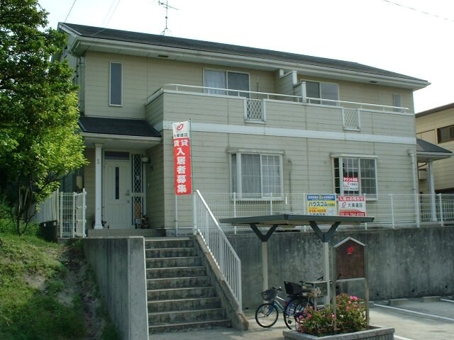 物件外観写真1　(落ち着いた雰囲気の外観です)