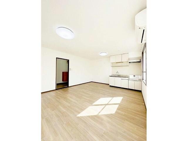 物件内観写真2　(室内写真は別部屋の写真です。)