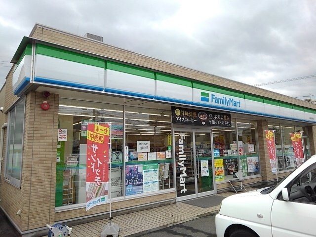 物件外観写真6　(ファミリーマートまで260m)