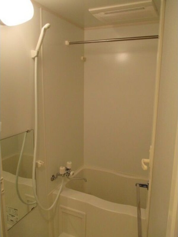 浴室(※写真は同じマンションの違う部屋のものになります。)