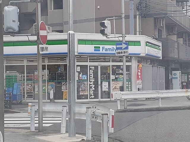 物件外観写真2　(ファミリーマート新栄店まで480m)