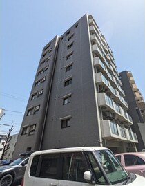 名古屋市営地下鉄桜通線 吹上駅 9階建 築31年の外観写真