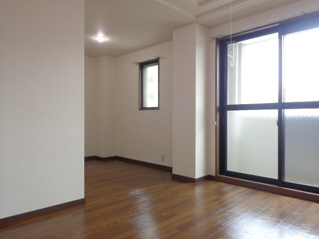 物件内観写真4　(洋室)