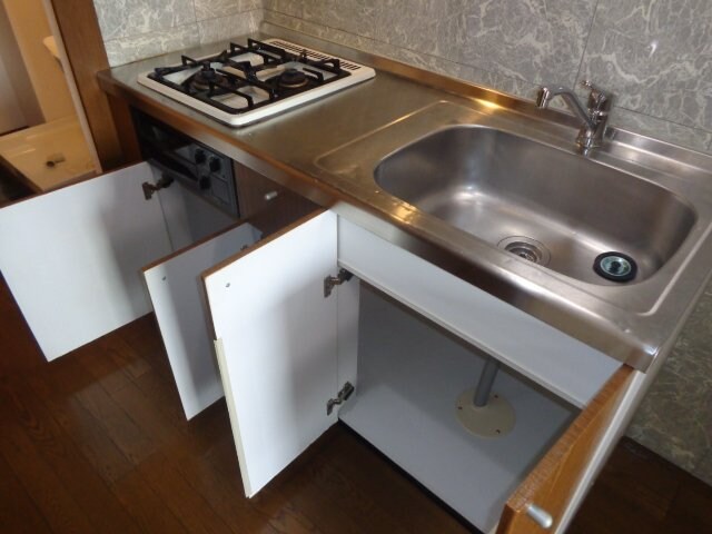 物件内観写真19　(キッチン下収納)