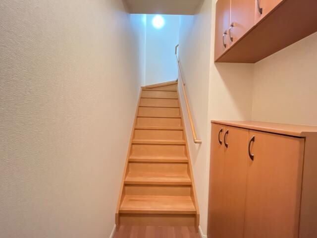 物件内観写真21　(階段)