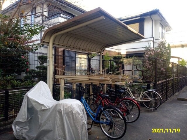 物件内観写真9　(屋根付き駐輪場)