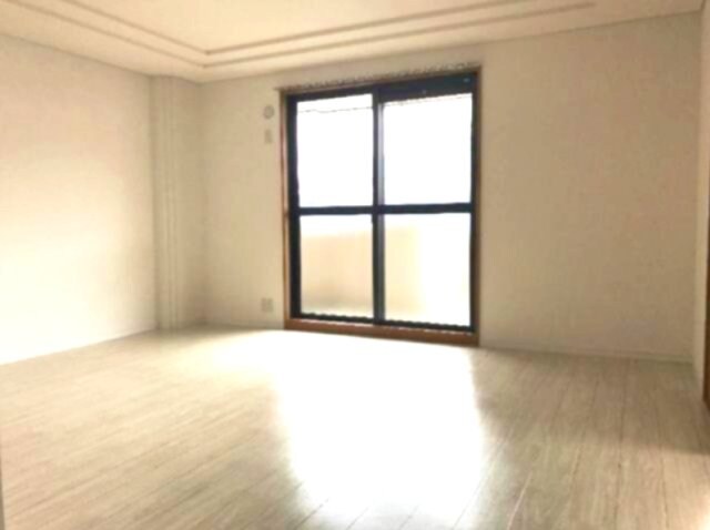 物件内観写真3　(リビング)