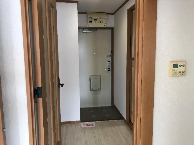 物件内観写真18　(玄関)