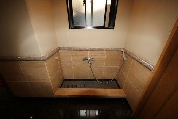 物件内観写真4　(ペット足洗い場)