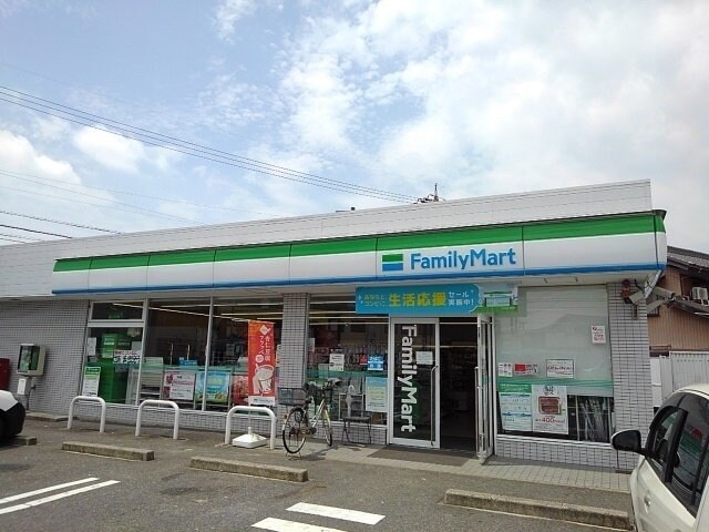 物件外観写真4　(ファミリーマートまで91m)