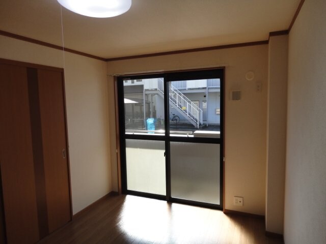 物件内観写真24　(南側洋室)