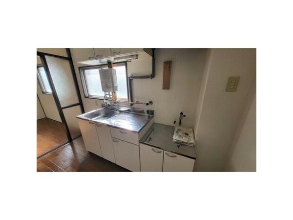 キッチン(※写真は同じマンションの違う部屋のものになります。)