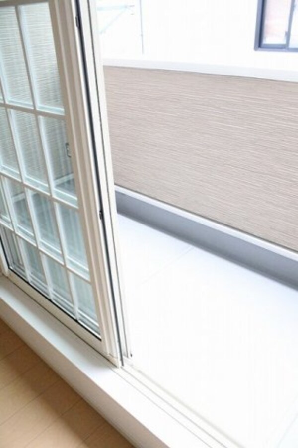 バルコニー(外からの目が気にならないバルコニーで洗濯物が干せます)