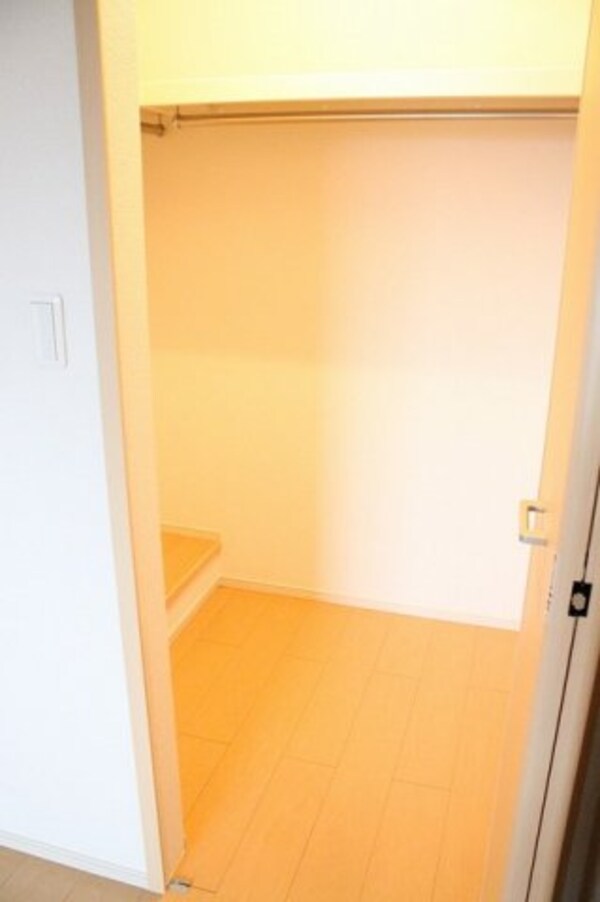 収納(たっぷりとした収納スペースです)