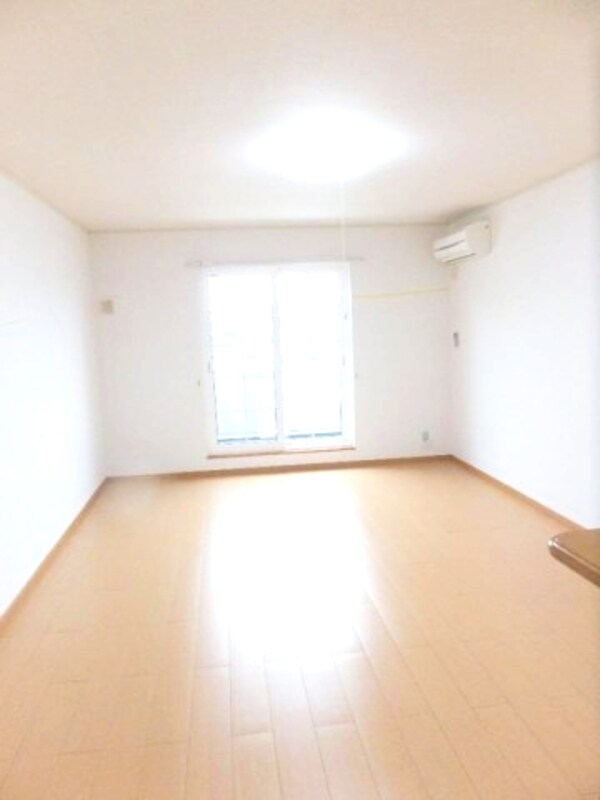 居室(ゆったり過ごせる居間です)