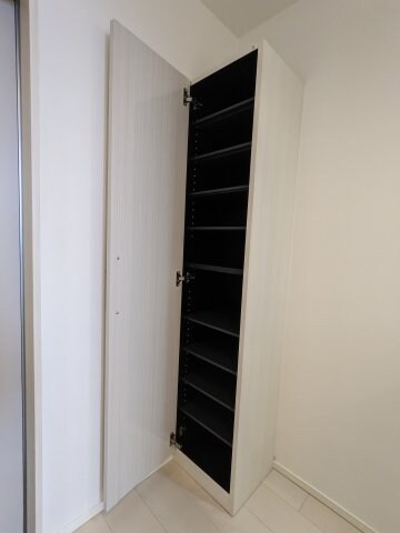 物件内観写真12　(205号室ｼｭｰｽﾞﾎﾞｯｸｽ)