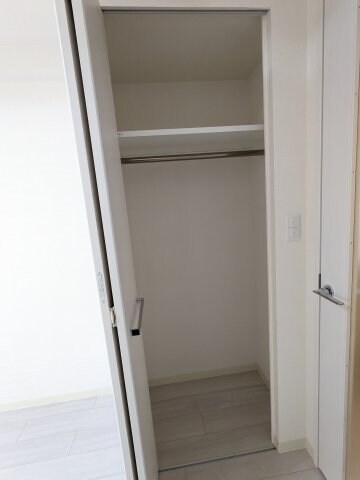 物件内観写真12　(1005号室クローゼット)