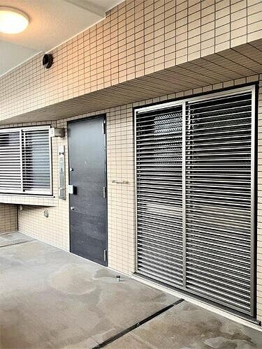 物件内観写真19　(玄関」（外側）)