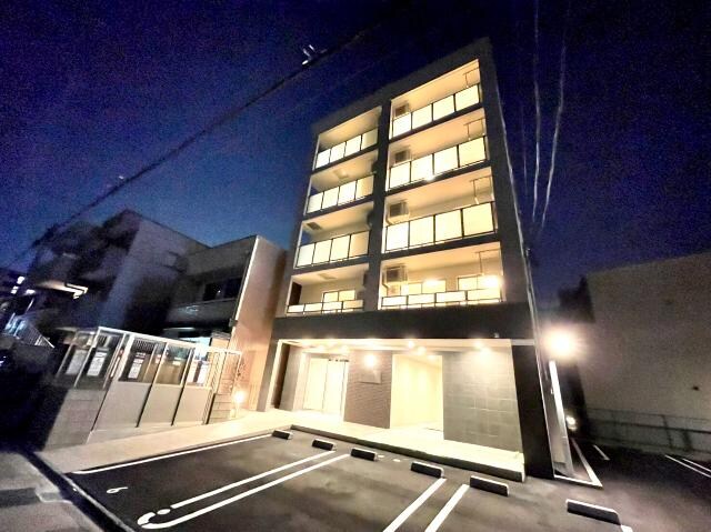 物件外観写真2　(外観写真（夜）)