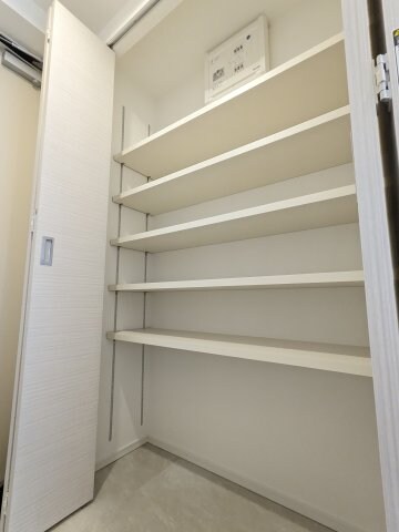物件内観写真13　(304号室シューズクローゼット)