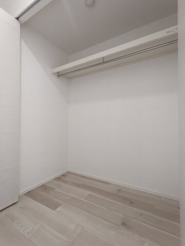 物件内観写真14　(304号室クローゼット)