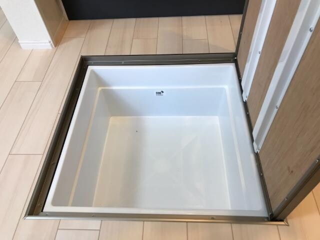 物件内観写真12　(床下収納)