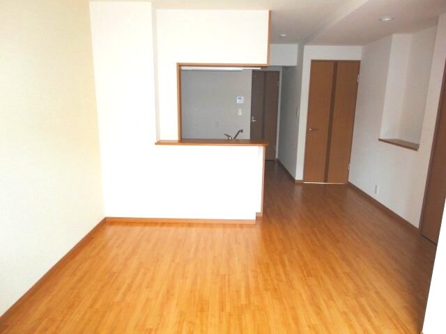 物件内観写真4　(リビングダイニング)