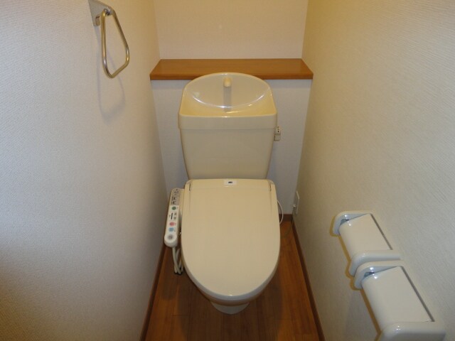 物件内観写真9　(シャワー付トイレ)