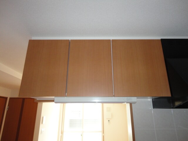 物件内観写真17　(キッチン吊り戸棚)