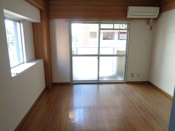 居室(※写真は同じマンションの違う部屋のものになります。)